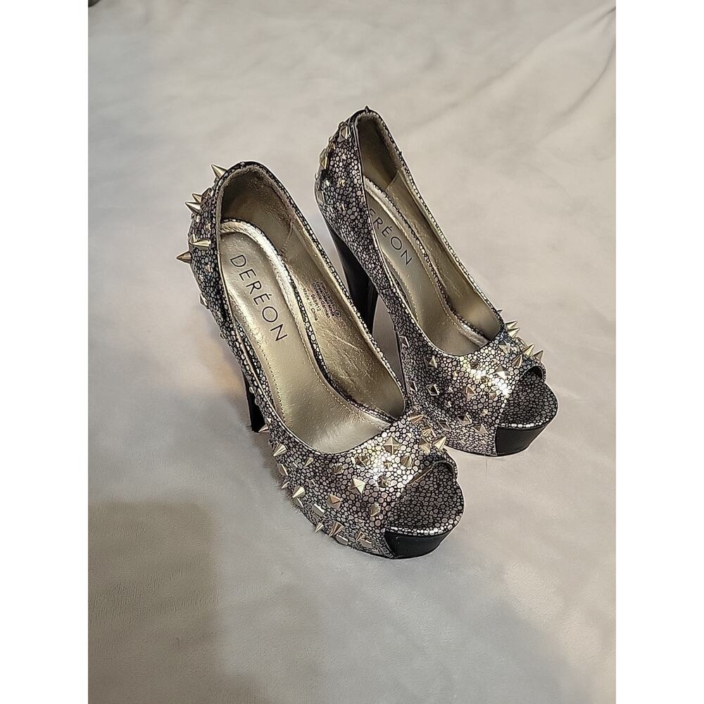 Dereon Studded Platform Heels Woman’s 8 Silver Spike Peep